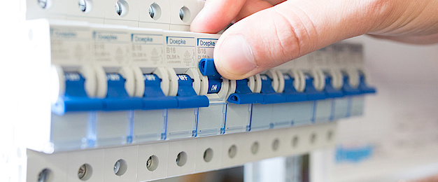 Schalt­schrank­bau bei Elektro Lachner e.K. in Wemding